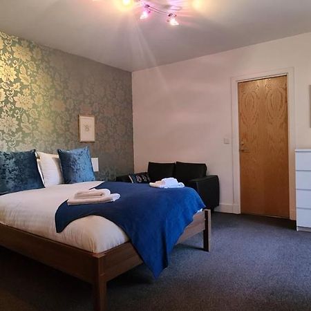 Pass The Keys Spacious 3Beds Flat Near City Centre - Free Parking Единбург Екстериор снимка