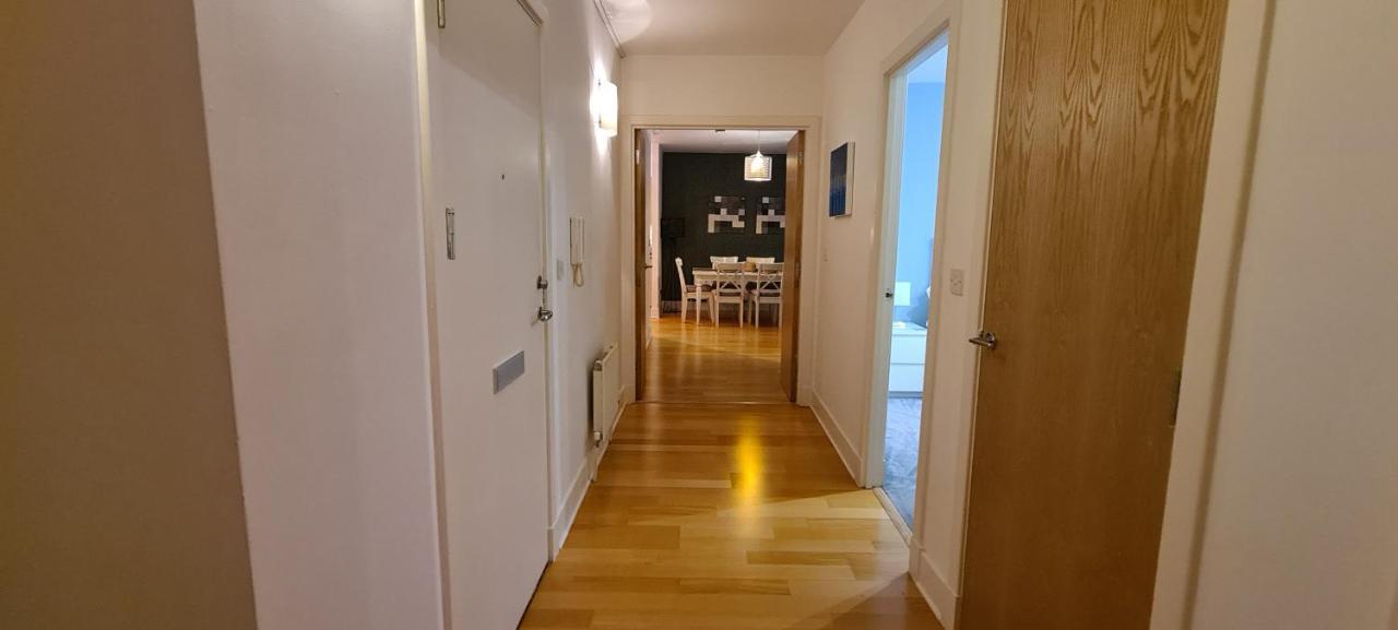 Pass The Keys Spacious 3Beds Flat Near City Centre - Free Parking Единбург Екстериор снимка