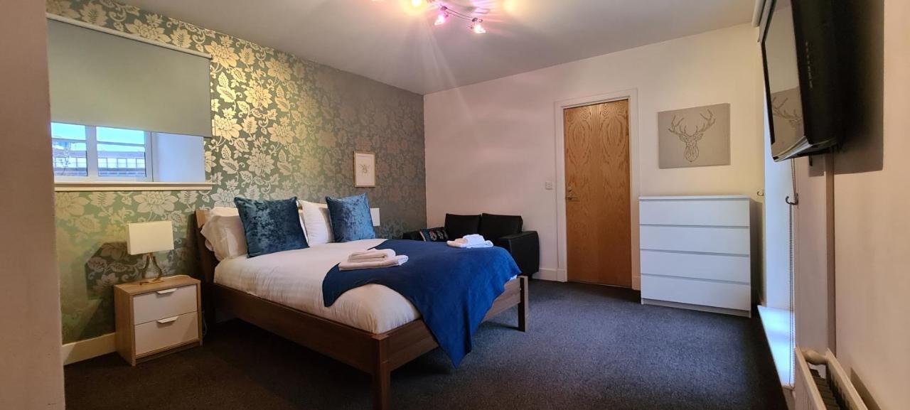 Pass The Keys Spacious 3Beds Flat Near City Centre - Free Parking Единбург Екстериор снимка