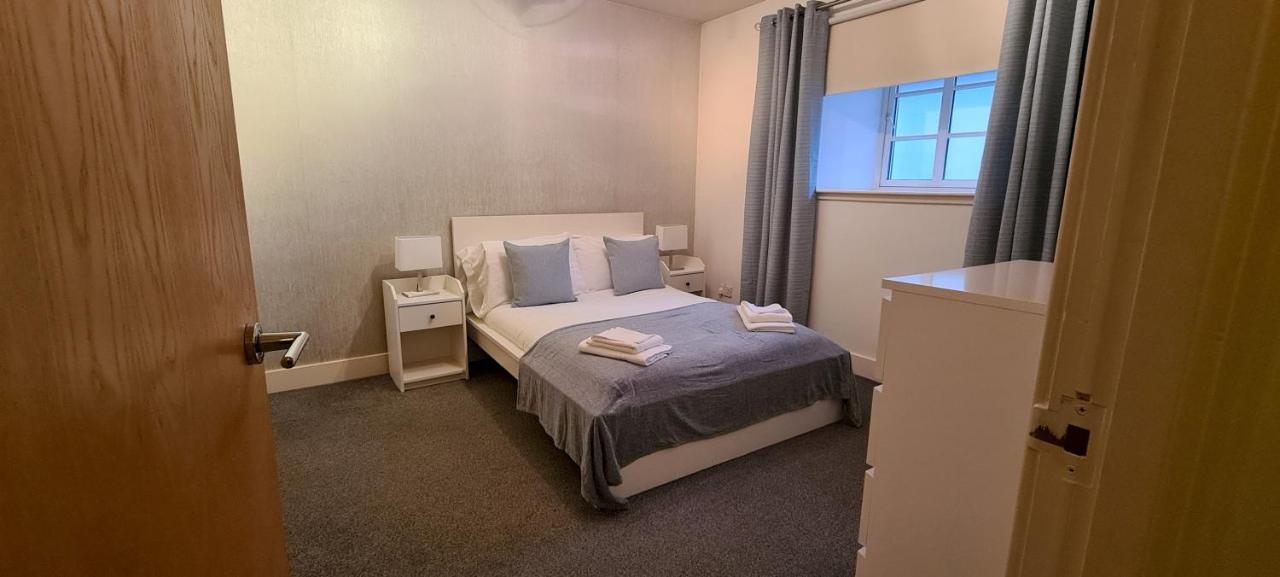 Pass The Keys Spacious 3Beds Flat Near City Centre - Free Parking Единбург Екстериор снимка