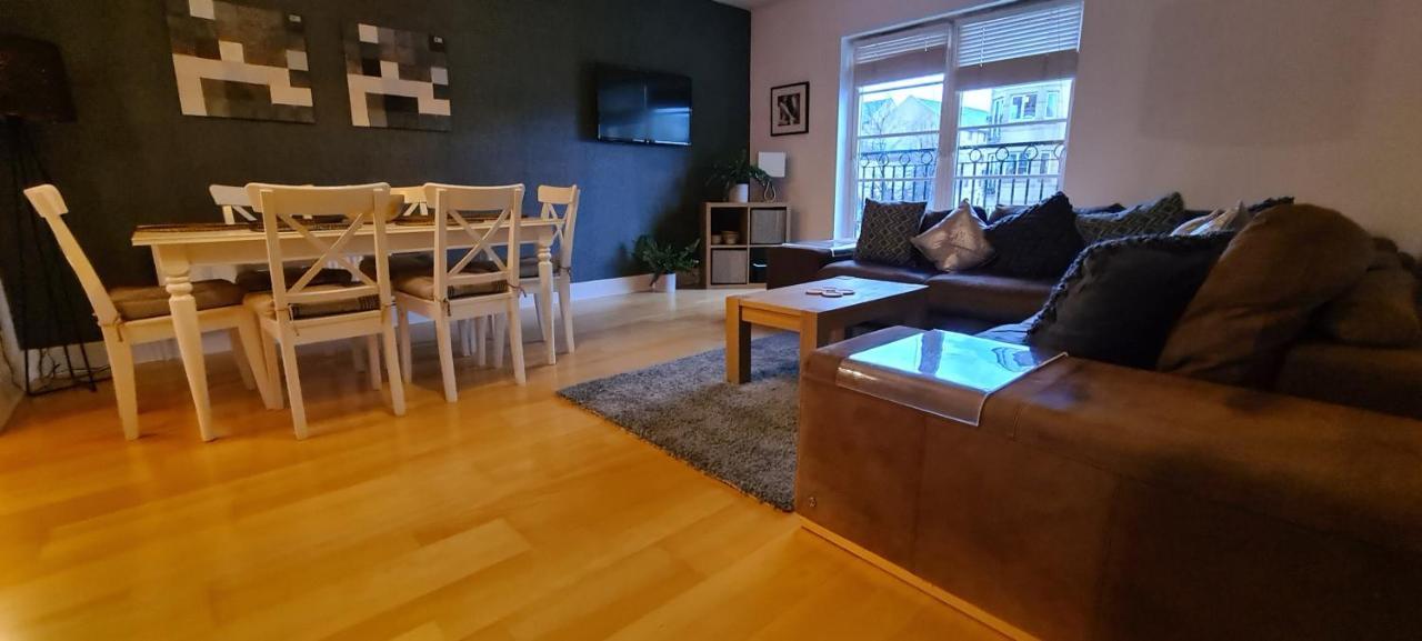 Pass The Keys Spacious 3Beds Flat Near City Centre - Free Parking Единбург Екстериор снимка
