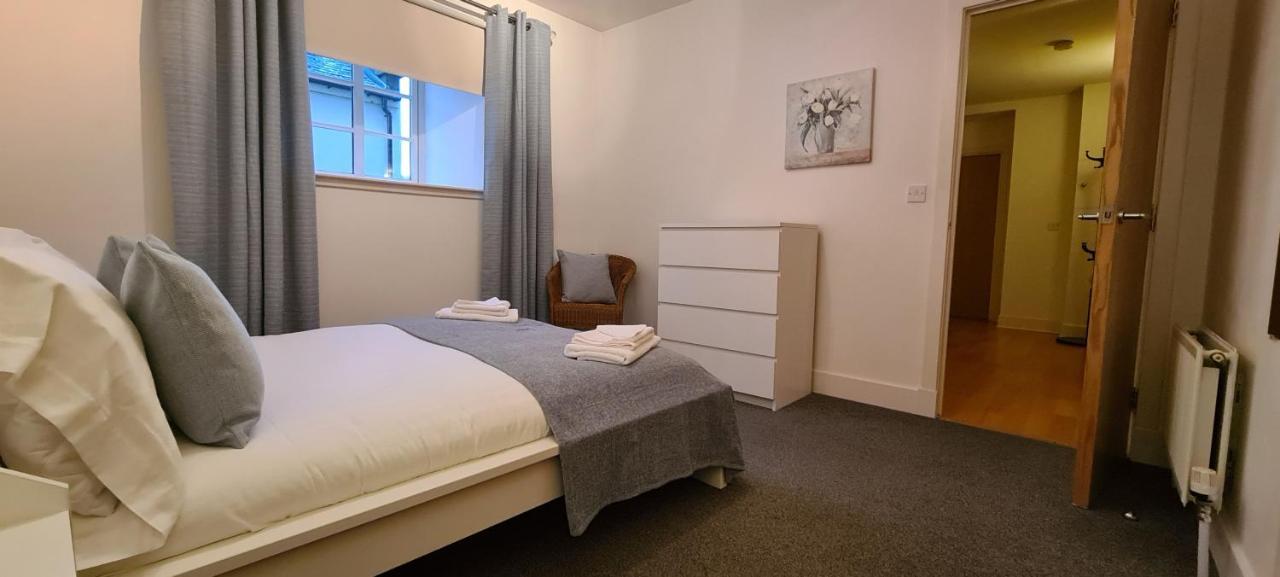 Pass The Keys Spacious 3Beds Flat Near City Centre - Free Parking Единбург Екстериор снимка