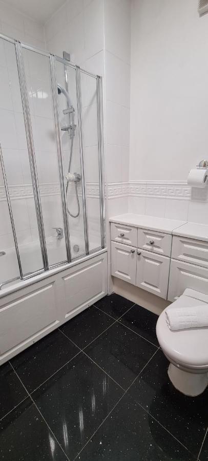 Pass The Keys Spacious 3Beds Flat Near City Centre - Free Parking Единбург Екстериор снимка