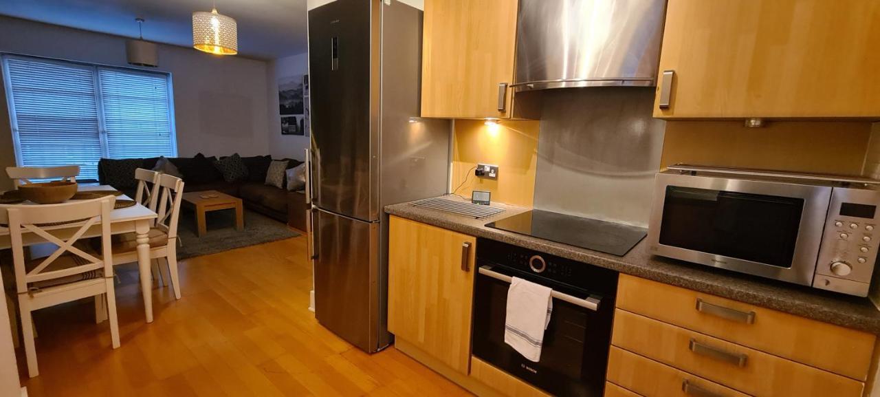Pass The Keys Spacious 3Beds Flat Near City Centre - Free Parking Единбург Екстериор снимка