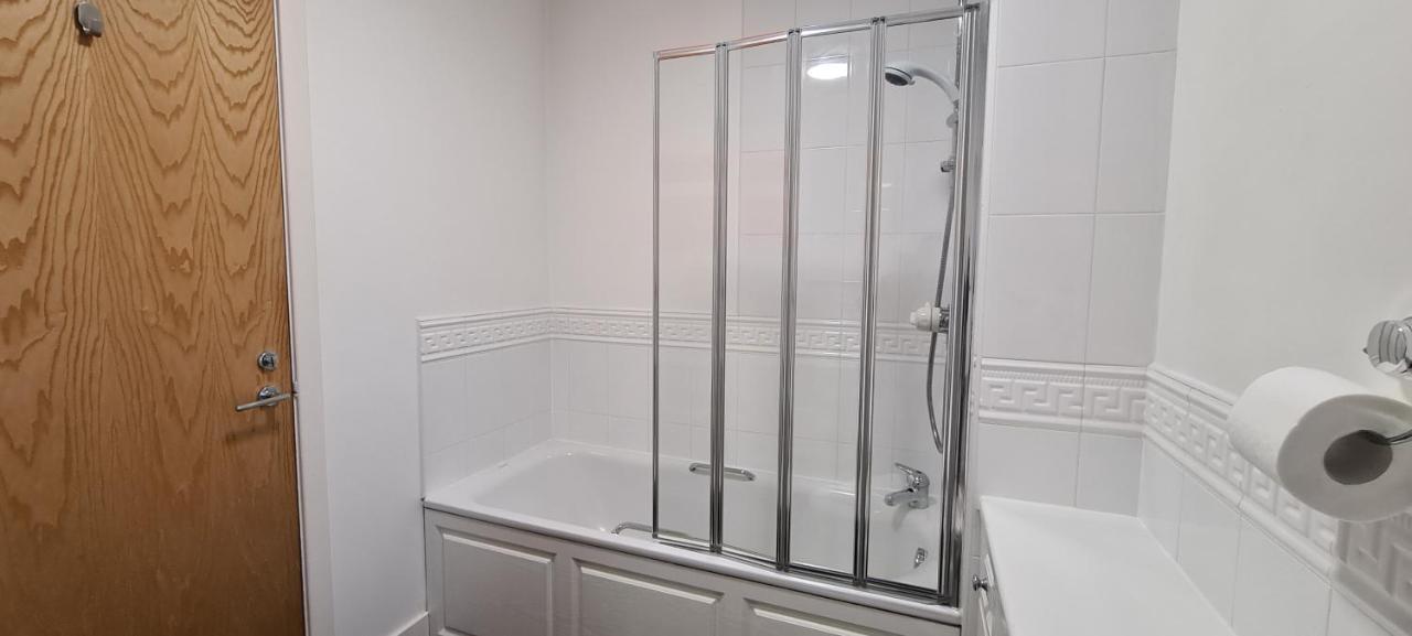 Pass The Keys Spacious 3Beds Flat Near City Centre - Free Parking Единбург Екстериор снимка
