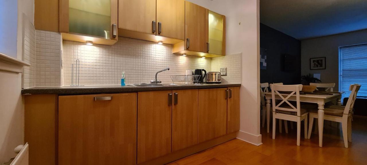 Pass The Keys Spacious 3Beds Flat Near City Centre - Free Parking Единбург Екстериор снимка
