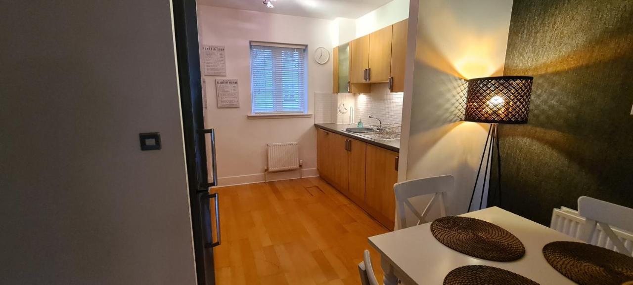 Pass The Keys Spacious 3Beds Flat Near City Centre - Free Parking Единбург Екстериор снимка